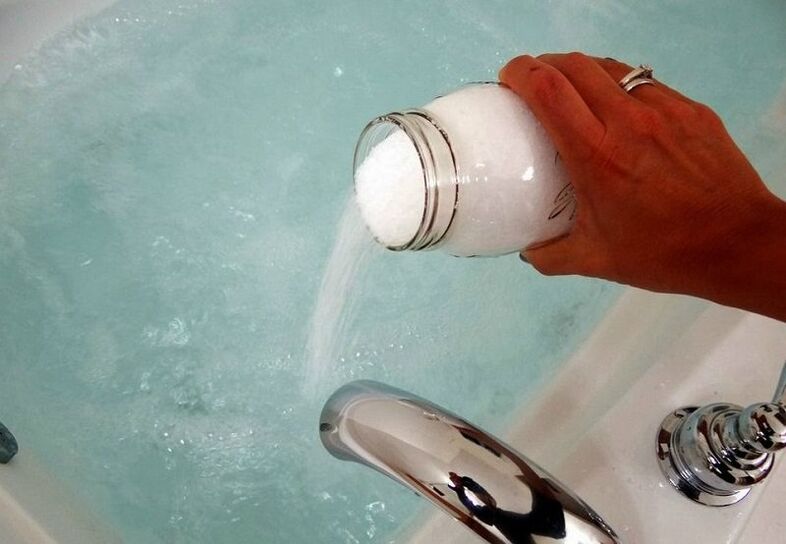 Tomar banho com refrigerante para aumentar o pênis